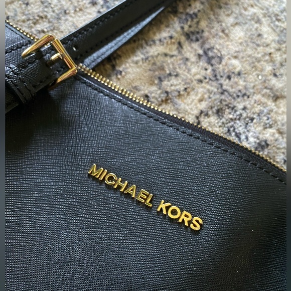 Micheal Kors jet set tote - Picture 3 of 10